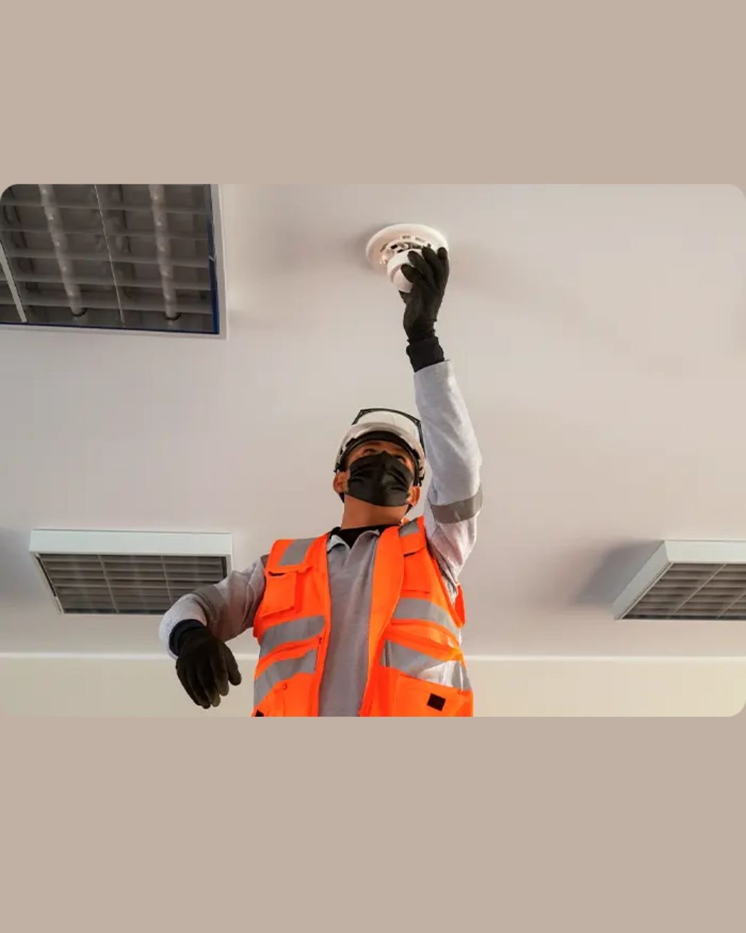 Instalación de detectores y alarmas
